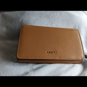 NWOT DKNY tan leather wallet